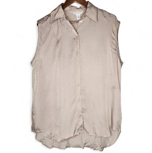 H&M Button Front Sleeveless Shirt in Beige Size S